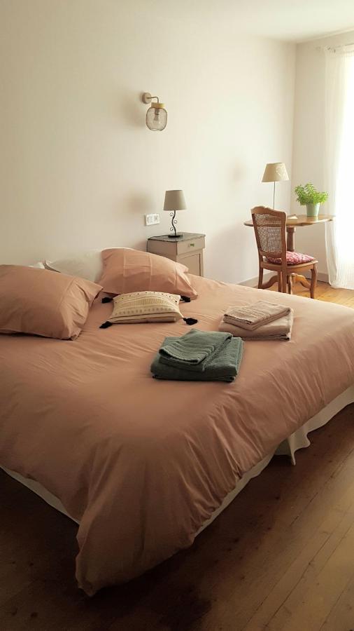 Les Chambres De Marthe Mesnay Eksteriør billede