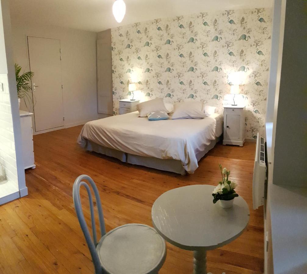 Les Chambres De Marthe Mesnay Eksteriør billede